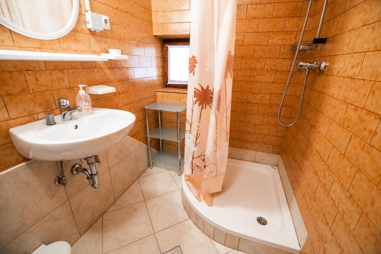 Farm Stay Zagar Mozirje Værelse billede